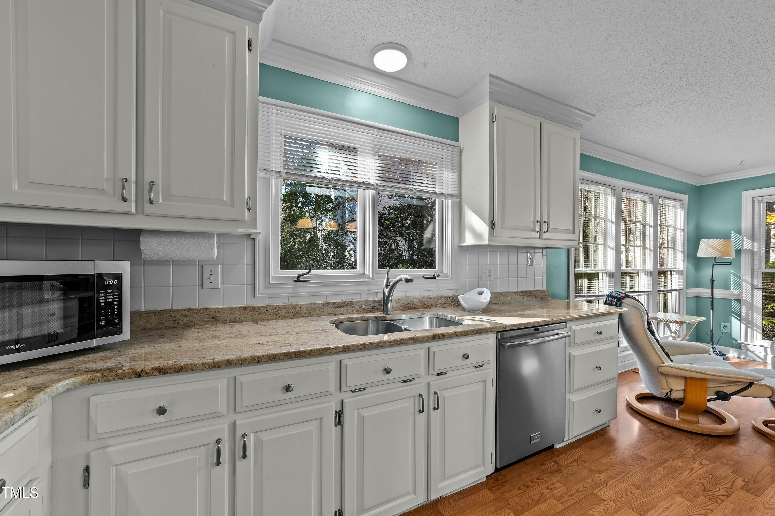 209 Kingsmill Road Cary, NC 27511 - Photo 19 of 54 Kitchen