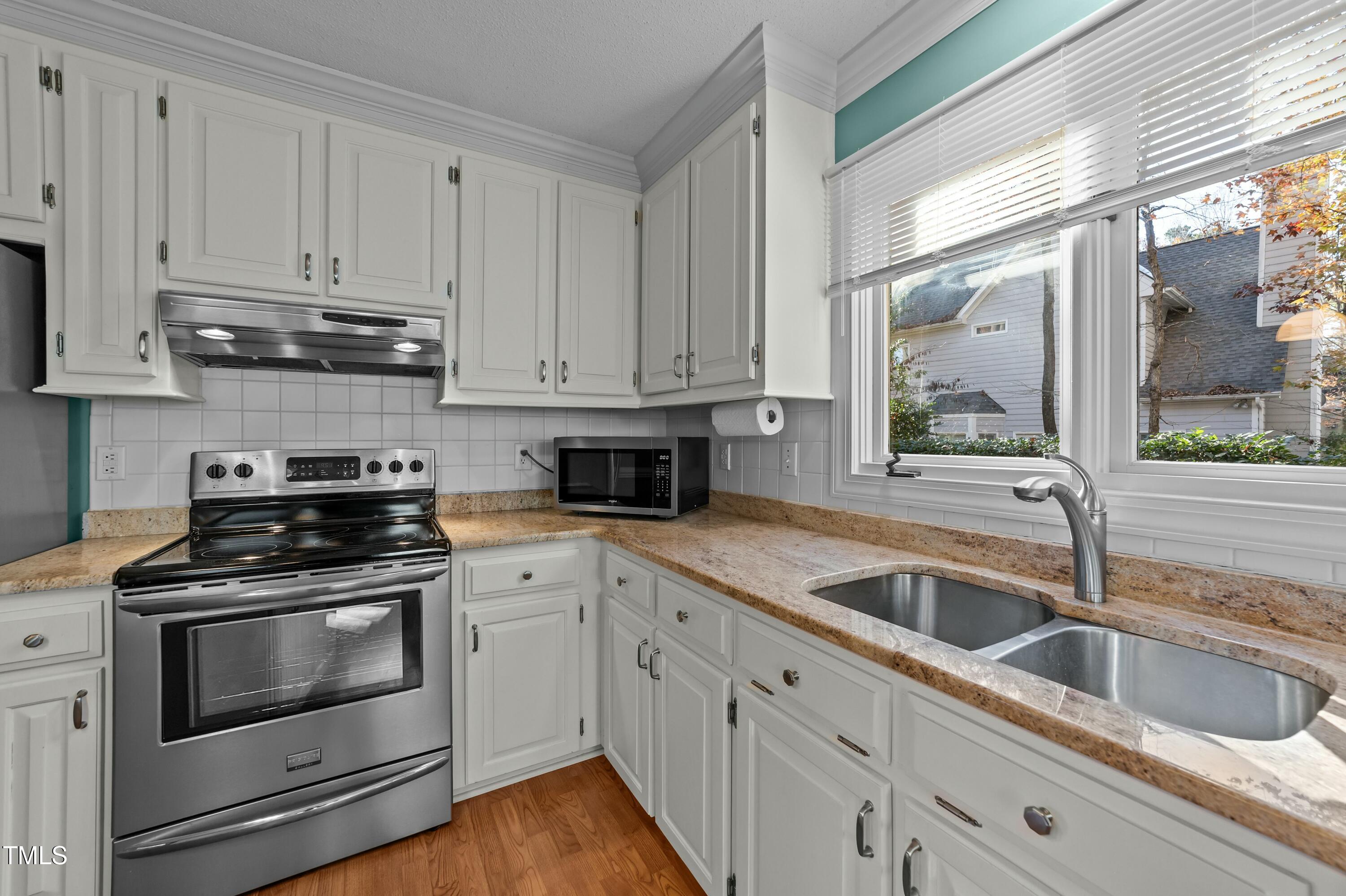 209 Kingsmill Road Cary, NC 27511 - Photo 20 of 54 Kitchen