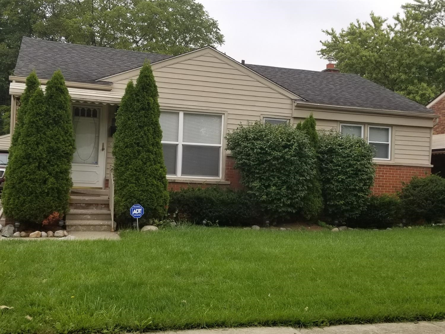 1419 Wellesley Street Inkster, MI 48141 - Photo 2 of 10 Photo 2