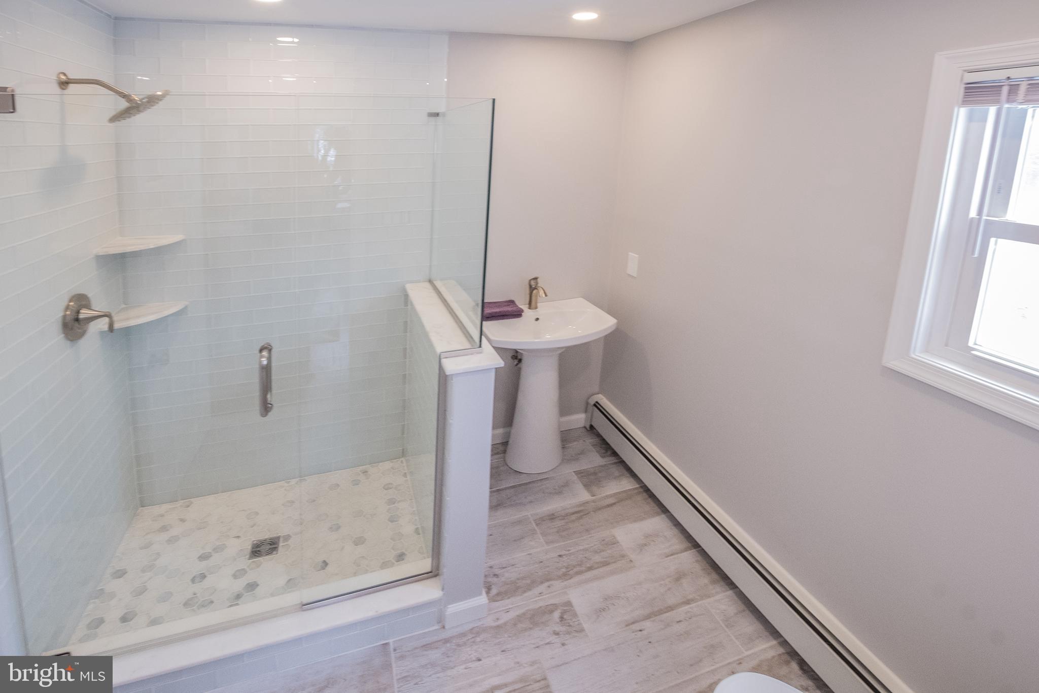 2100 Weir Road Aston, PA 19014 - Photo 10 of 17 Master bath