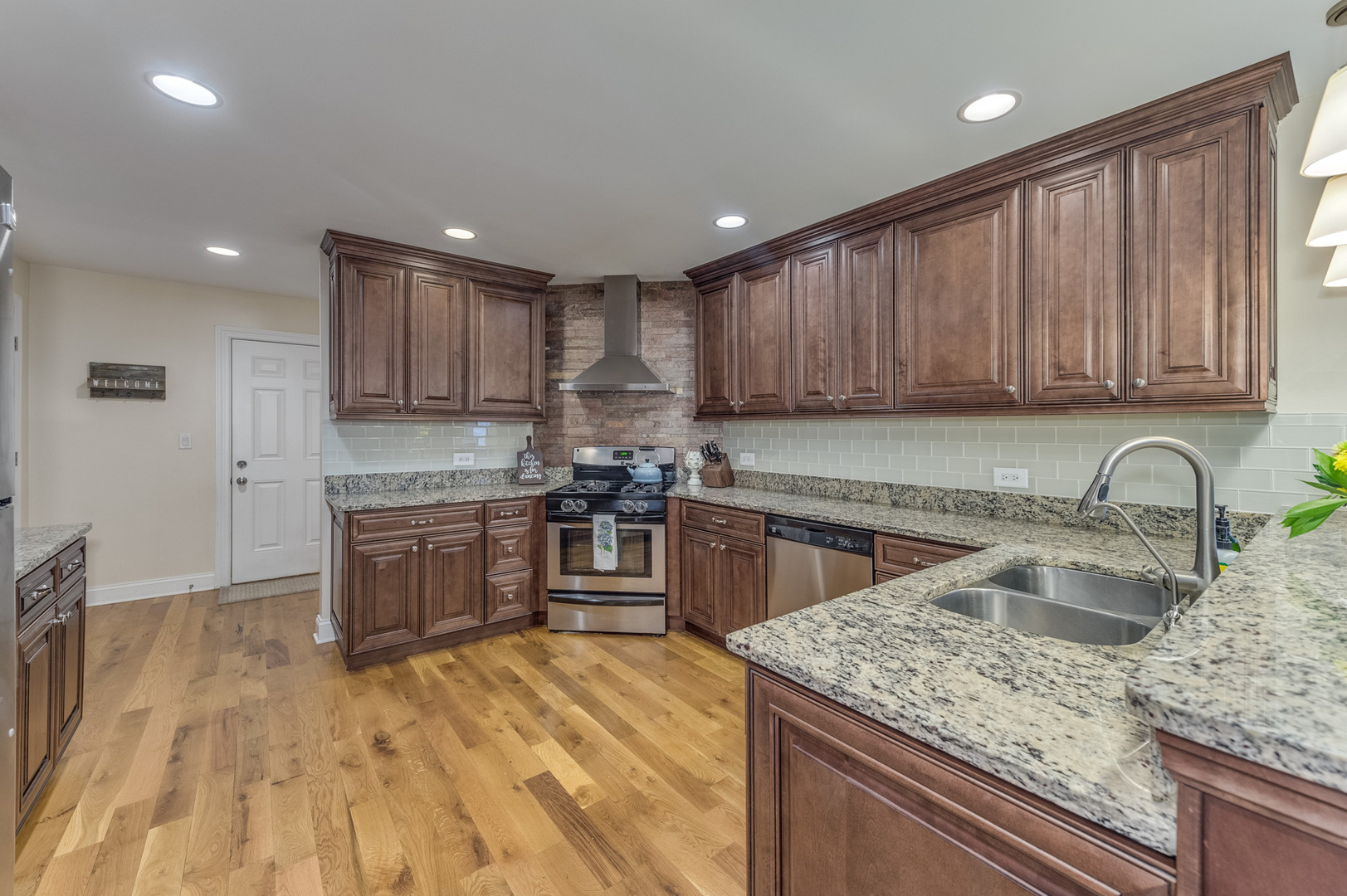 42W285 Foxfield Drive St. Charles, IL 60175 - Photo 8 of 32