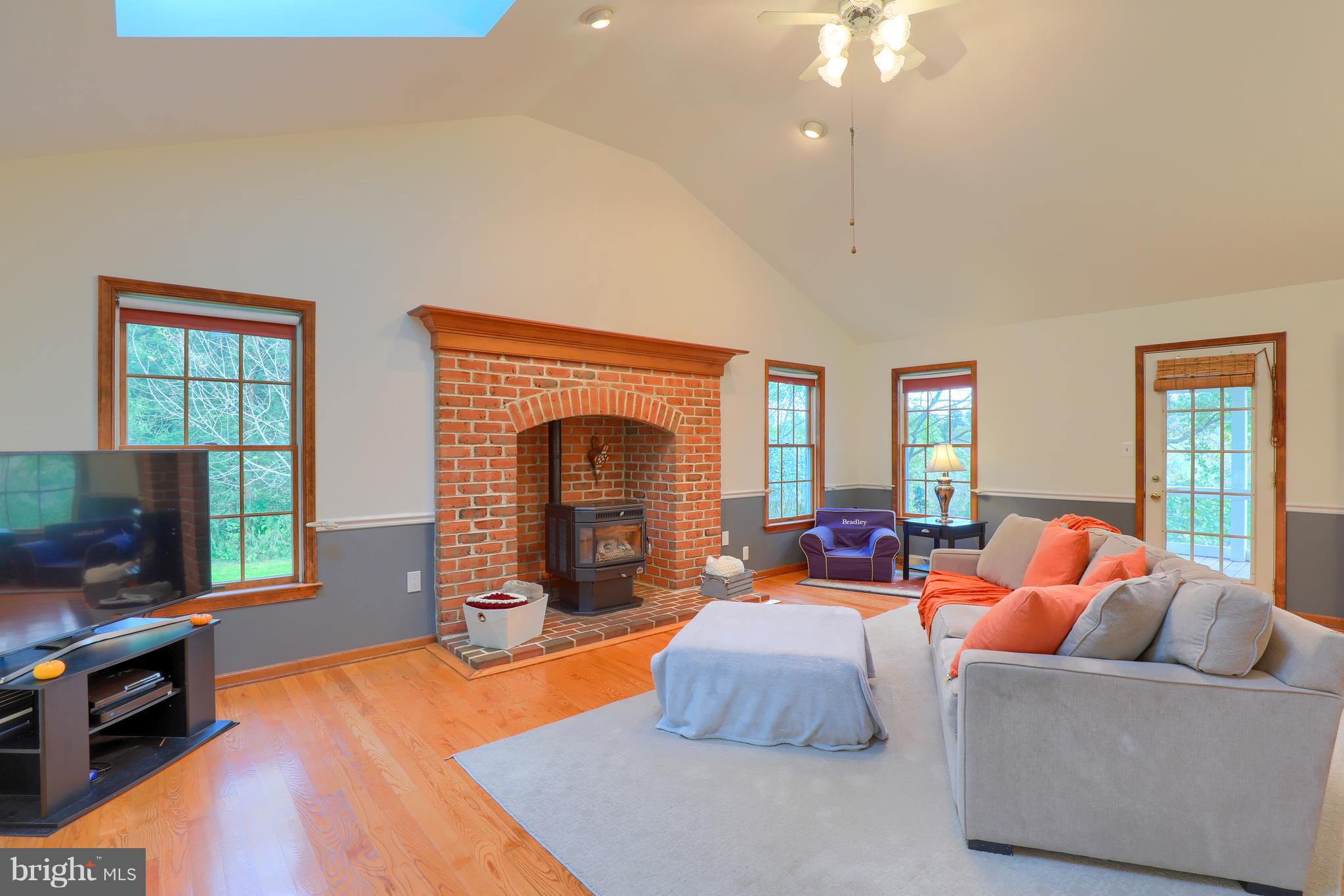 211 Evans Road Lititz, PA 17543 - Photo 4 of 37
