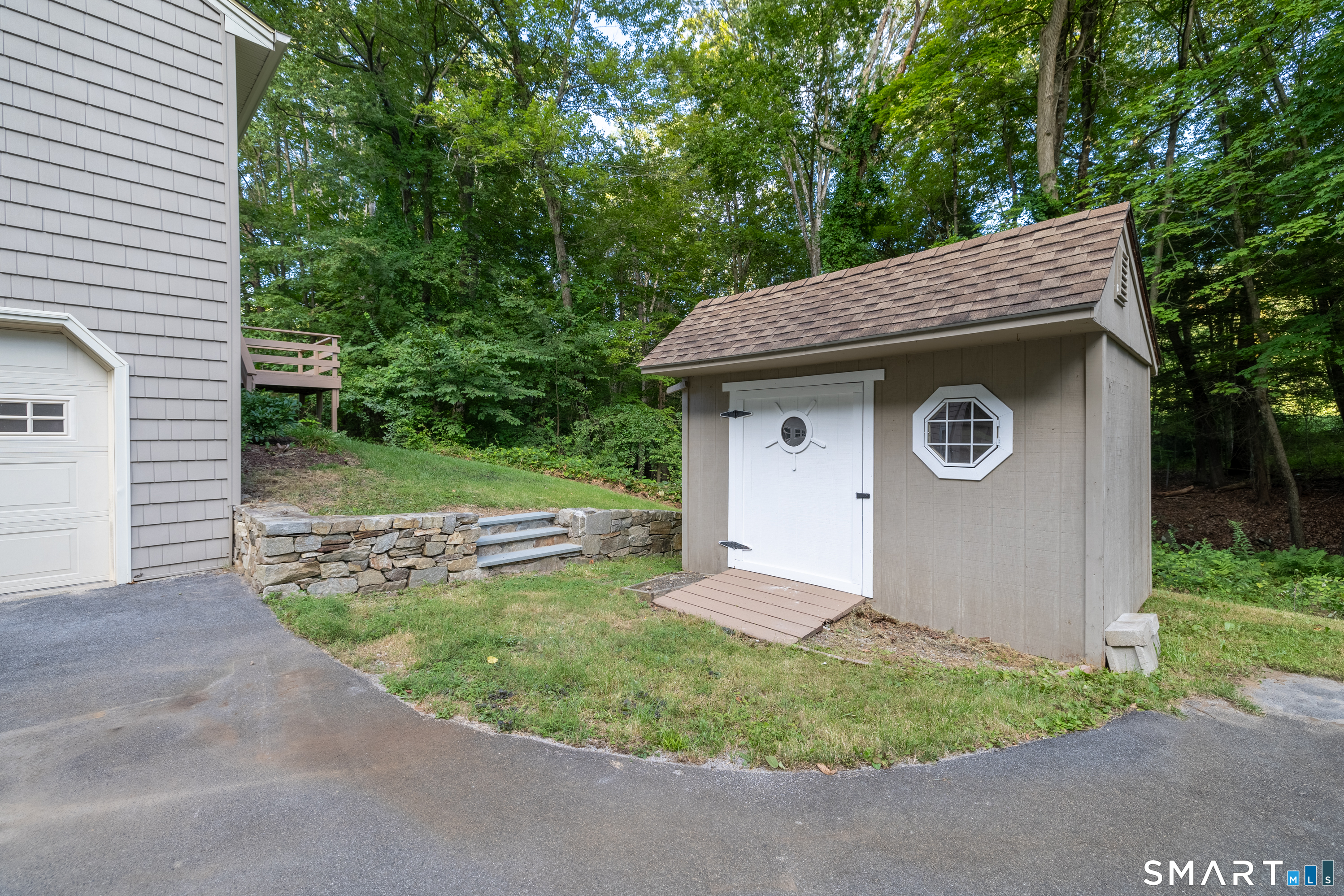 108 Riverside Road Newtown, CT 06482 - Photo 20 of 34