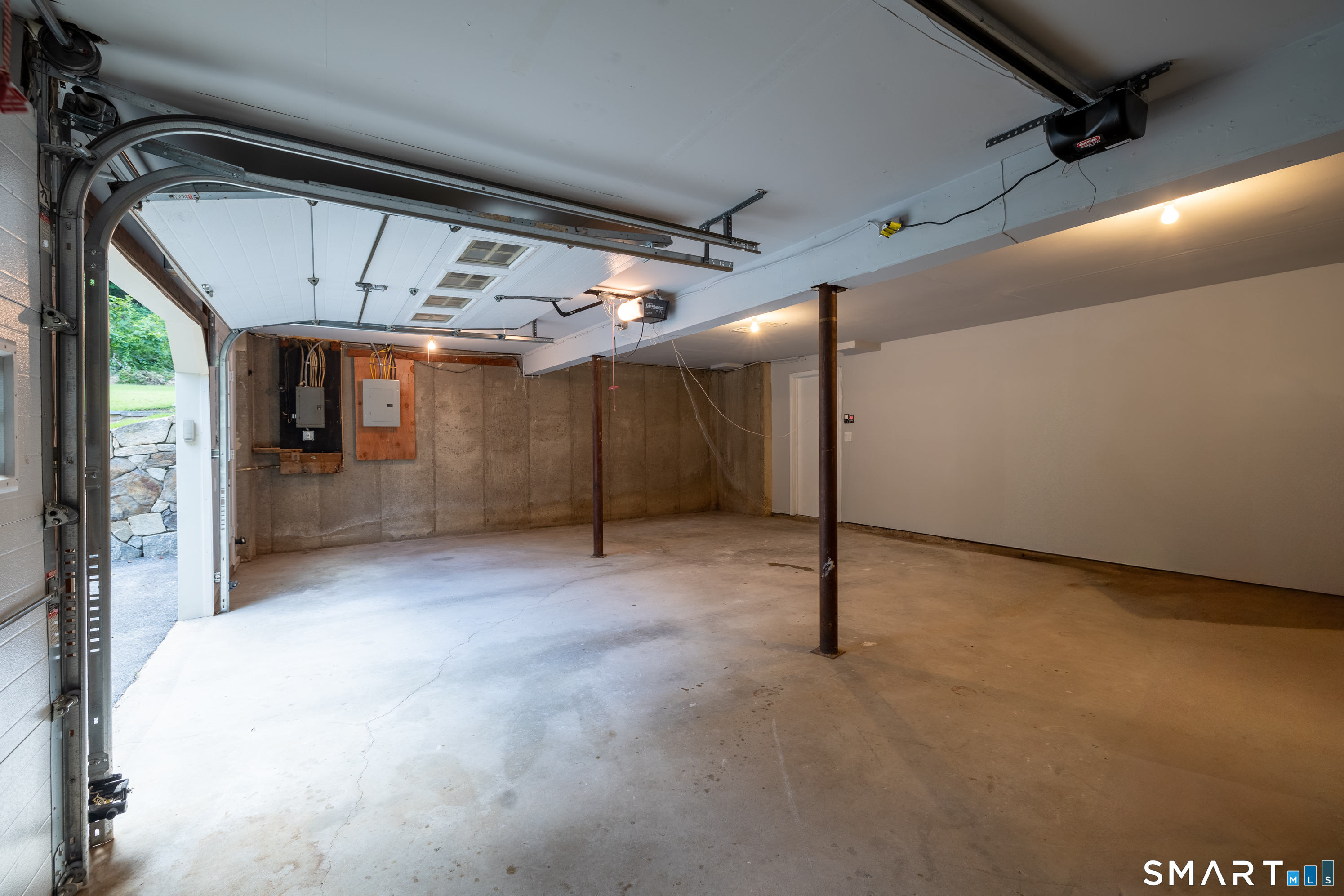 108 Riverside Road Newtown, CT 06482 - Photo 29 of 34