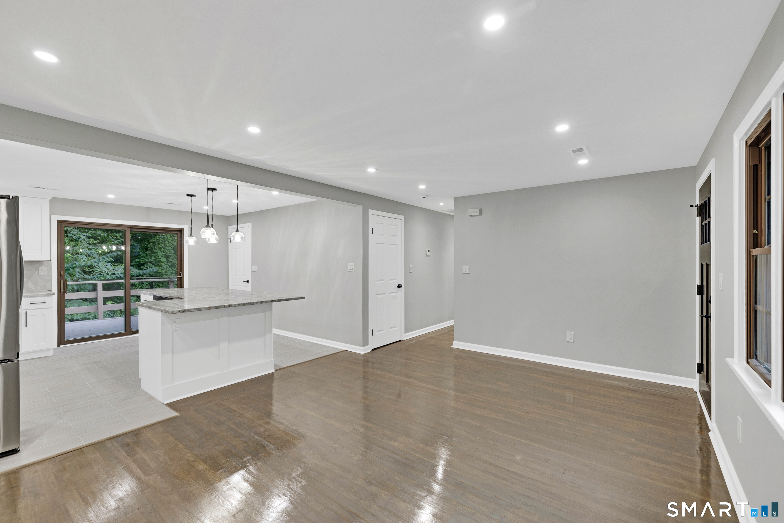 108 Riverside Road Newtown, CT 06482 - Photo 3 of 34