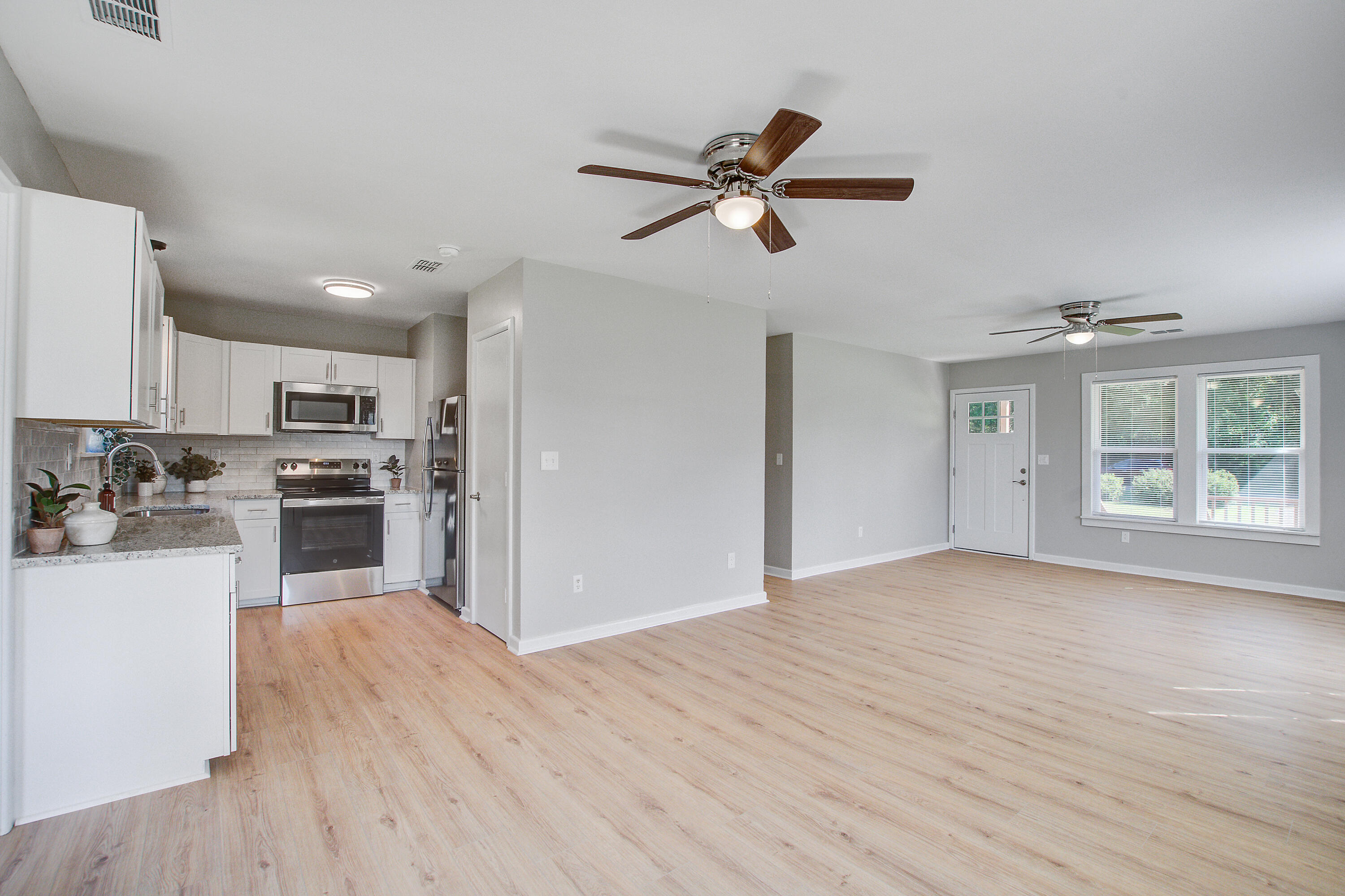 2543 Gibbs Road Johns Island, SC 29455 - Photo 4 of 28 2543 (9)