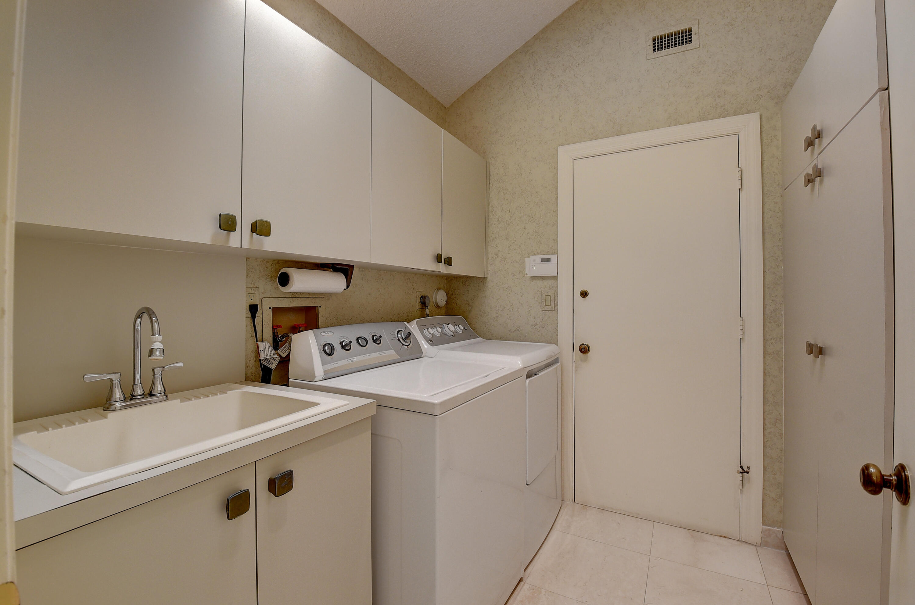 7544 Rexford Road Boca Raton, FL 33434 - Photo 19 of 105 2 (19)