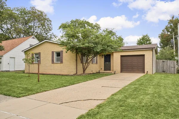 $199,900 | 912 Frank Drive, Champaign, IL 61821