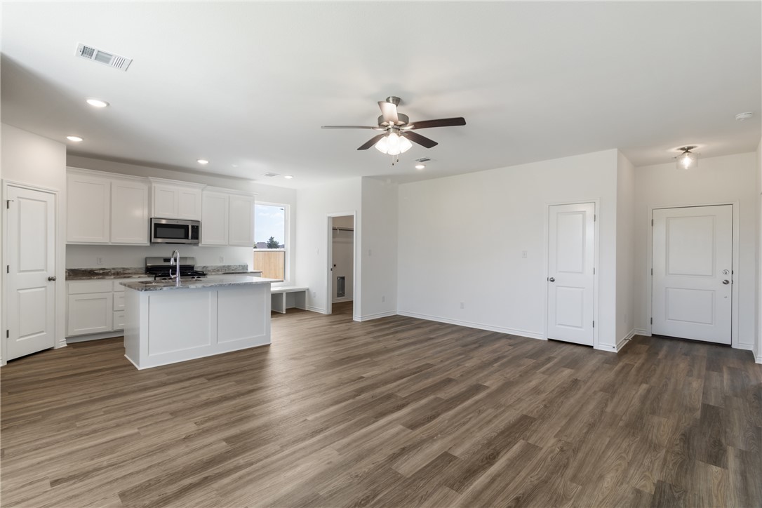 2607 Falcon Ridge Drive Bryan, TX 77803 - Photo 4 of 28 Gallery Image 4