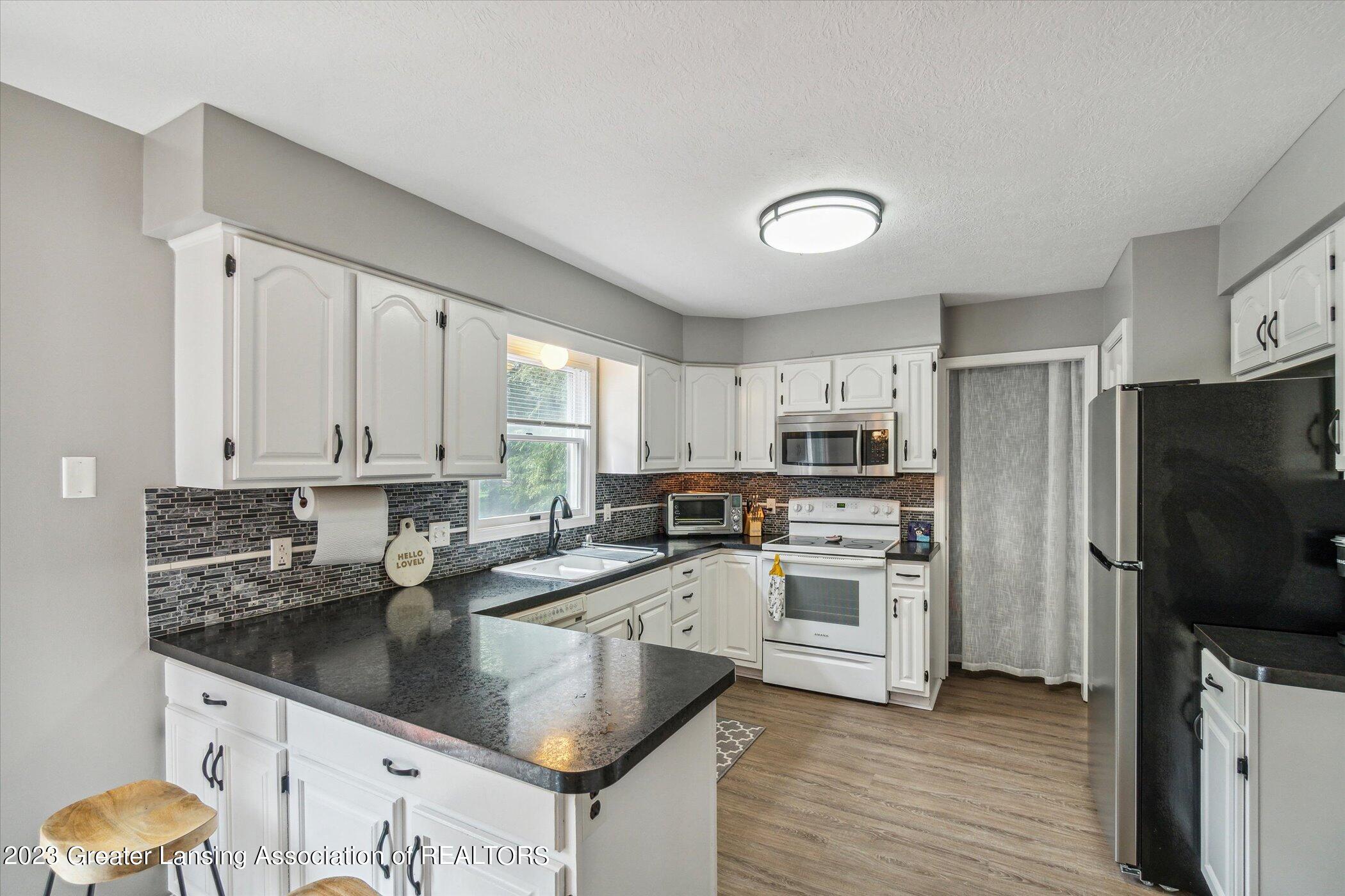 365 Shoesmith Road Haslett, MI 48840 - Photo 10 of 36 15-365-Shoesmith-Rd-Haslett-MI-48840-Win