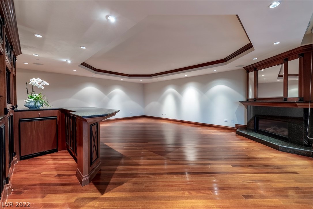 2877 Paradise Road, Unit 2402 Las Vegas, NV 89109 - Photo 4 of 23 Gallery Image 4