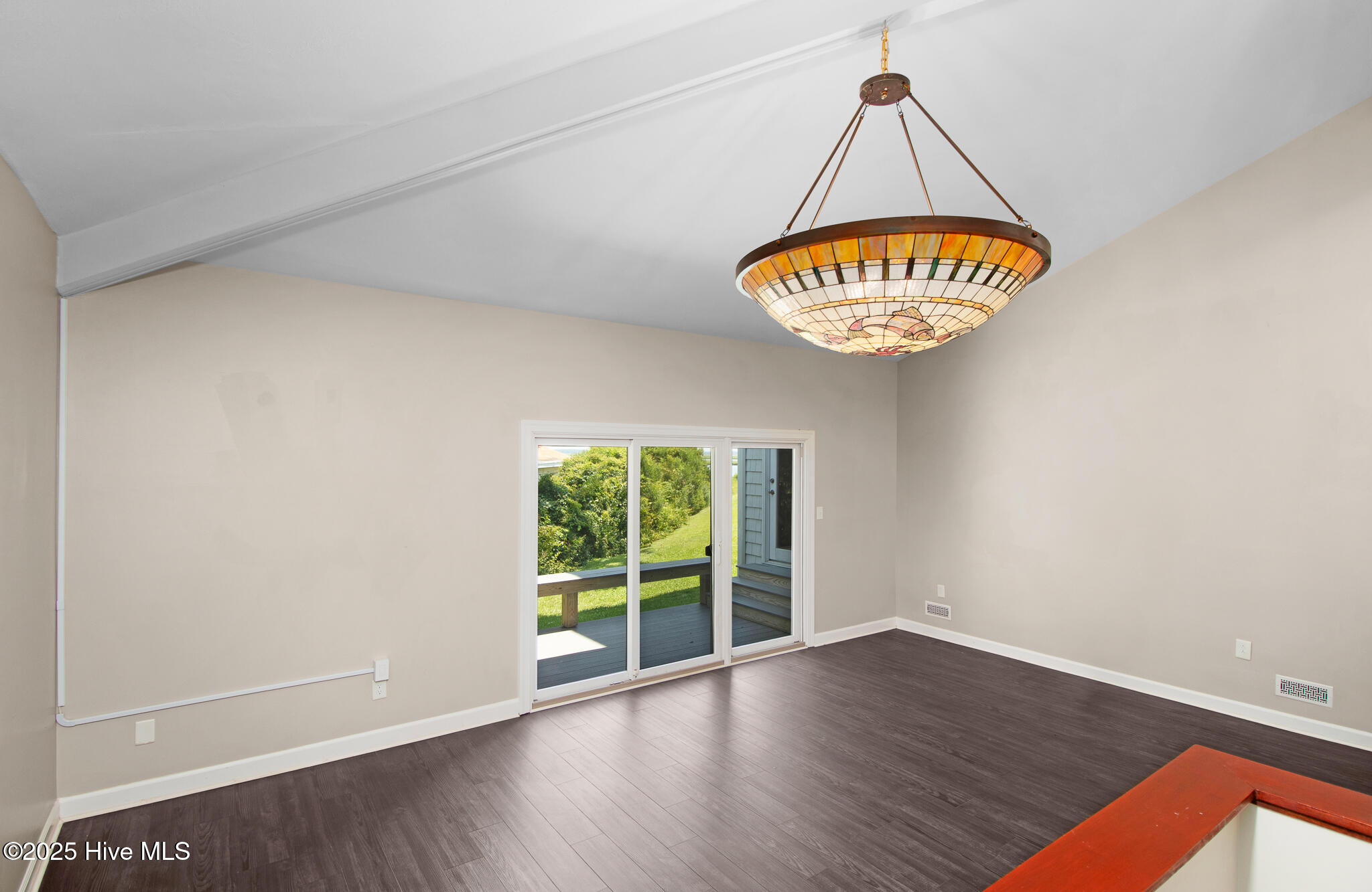 800 Country Club Road, Unit 33 HAYSTACKS Morehead City, NC 28557 - Photo 18 of 58 Living room with deck access