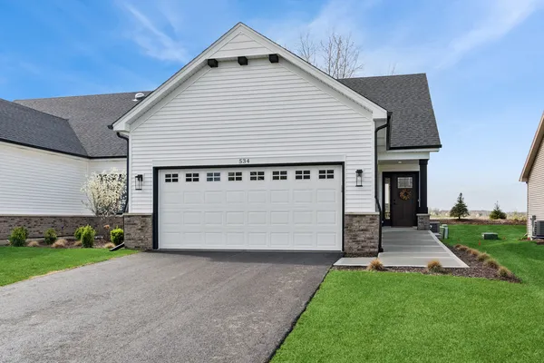 $2,500 | 534 Sudbury Circle, Oswego, IL 60543