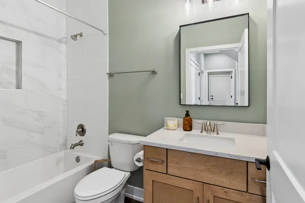 $2,500 | 534 Sudbury Circle, Oswego, IL 60543