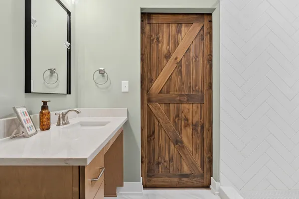 $2,500 | 534 Sudbury Circle, Oswego, IL 60543