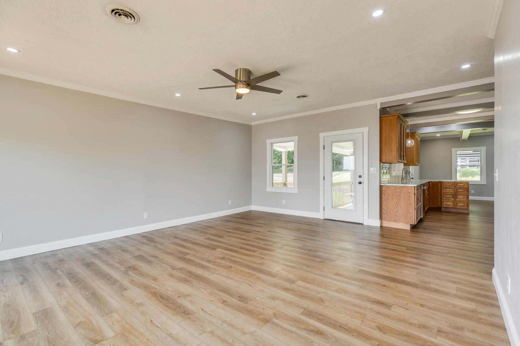 4561 Old Stage Road Kingsport, TN 37664 - Photo 10 of 76 010