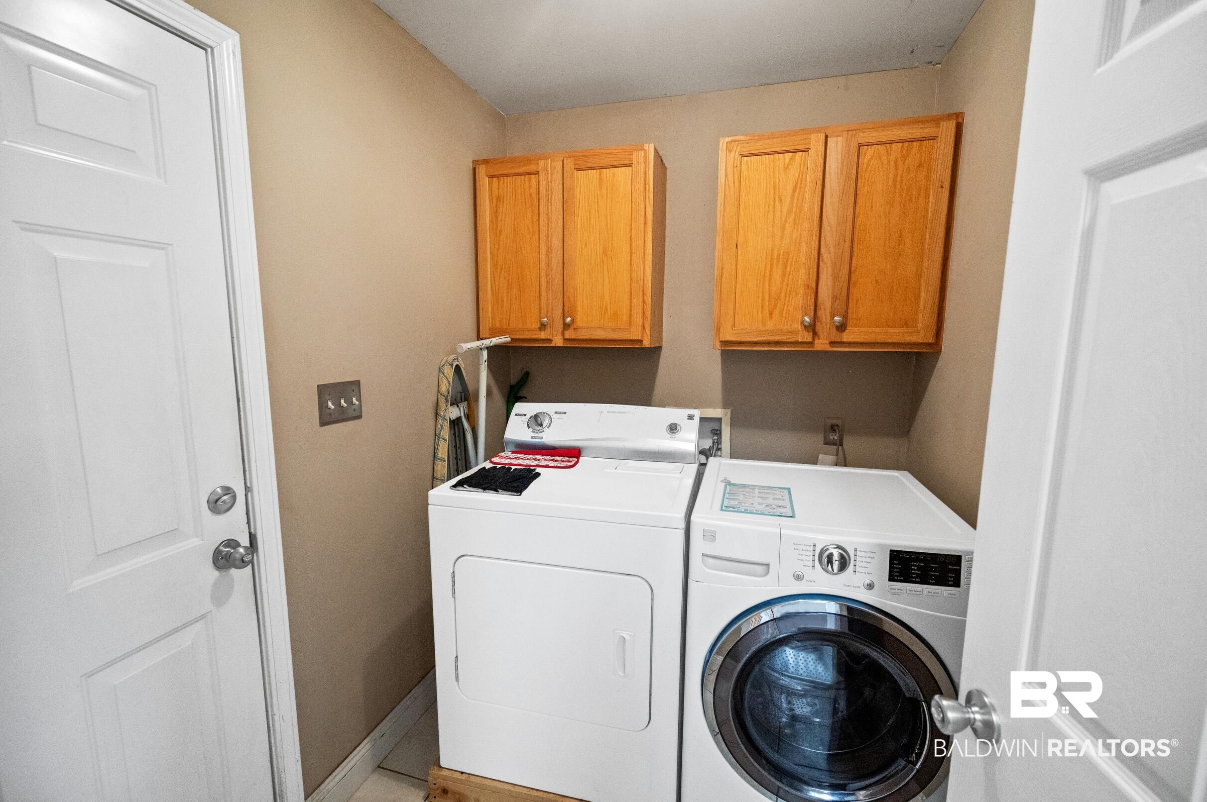 10428 South Side Loop Fairhope, AL 36532 - Photo 24 of 31 Washer/Dryer will not convey with the home.