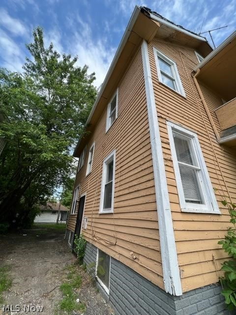 524 East 147th Street Cleveland, OH 44110 - Photo 3 of 22