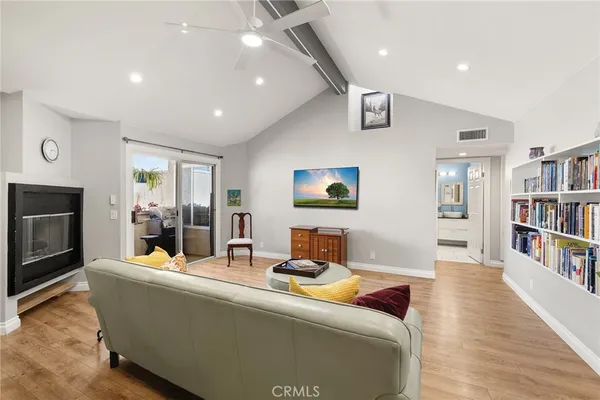 $499,000 | 19400 Wyandotte Street, Unit 19, Reseda, CA 91335
