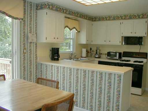 102 North Jamestown Road Coraopolis, PA 15108 - Photo 4 of 8 Gallery Image 4