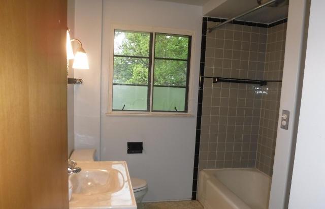 2563 Berwyn Road Columbus, OH 43221 - Photo 9 of 12