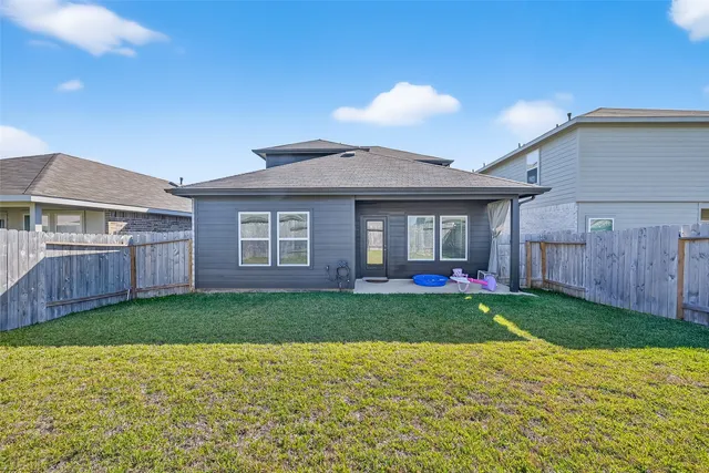 a view of a yard in front of a house