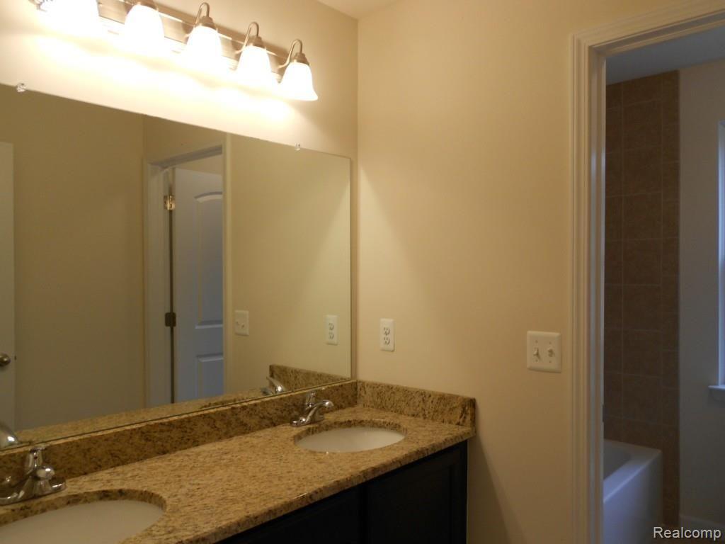 27585 Cromwell Road Novi, MI 48374 - Photo 17 of 25 DSCN3397.jpg