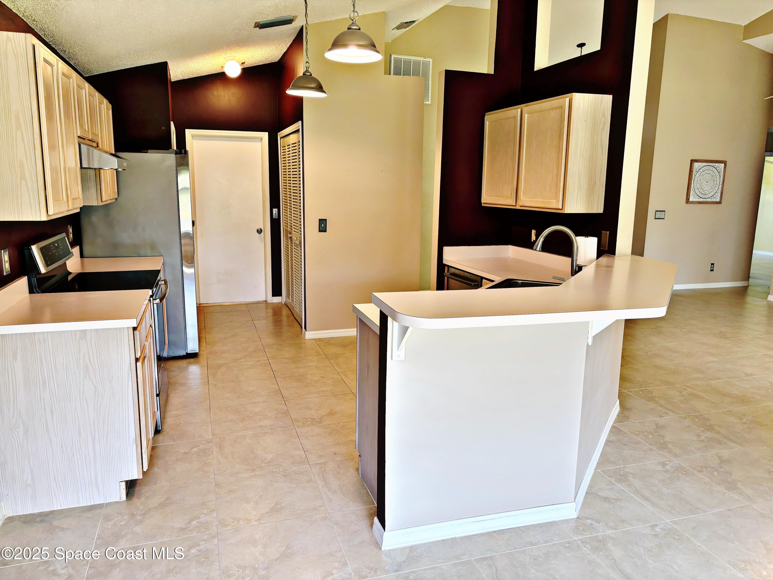 1379 California Drive Melbourne, FL 32940 - Photo 7 of 17 08AA19D9-1AC5-46B6-9546-CEEF30526F0F