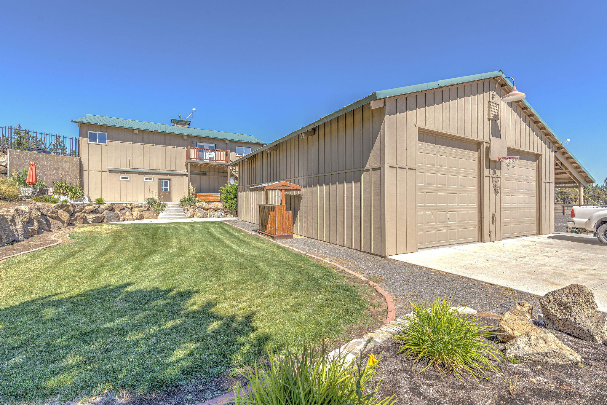 23770 Dodds Road Bend, OR 97701 - Photo 68 of 90 090A0715_6_7_8_9