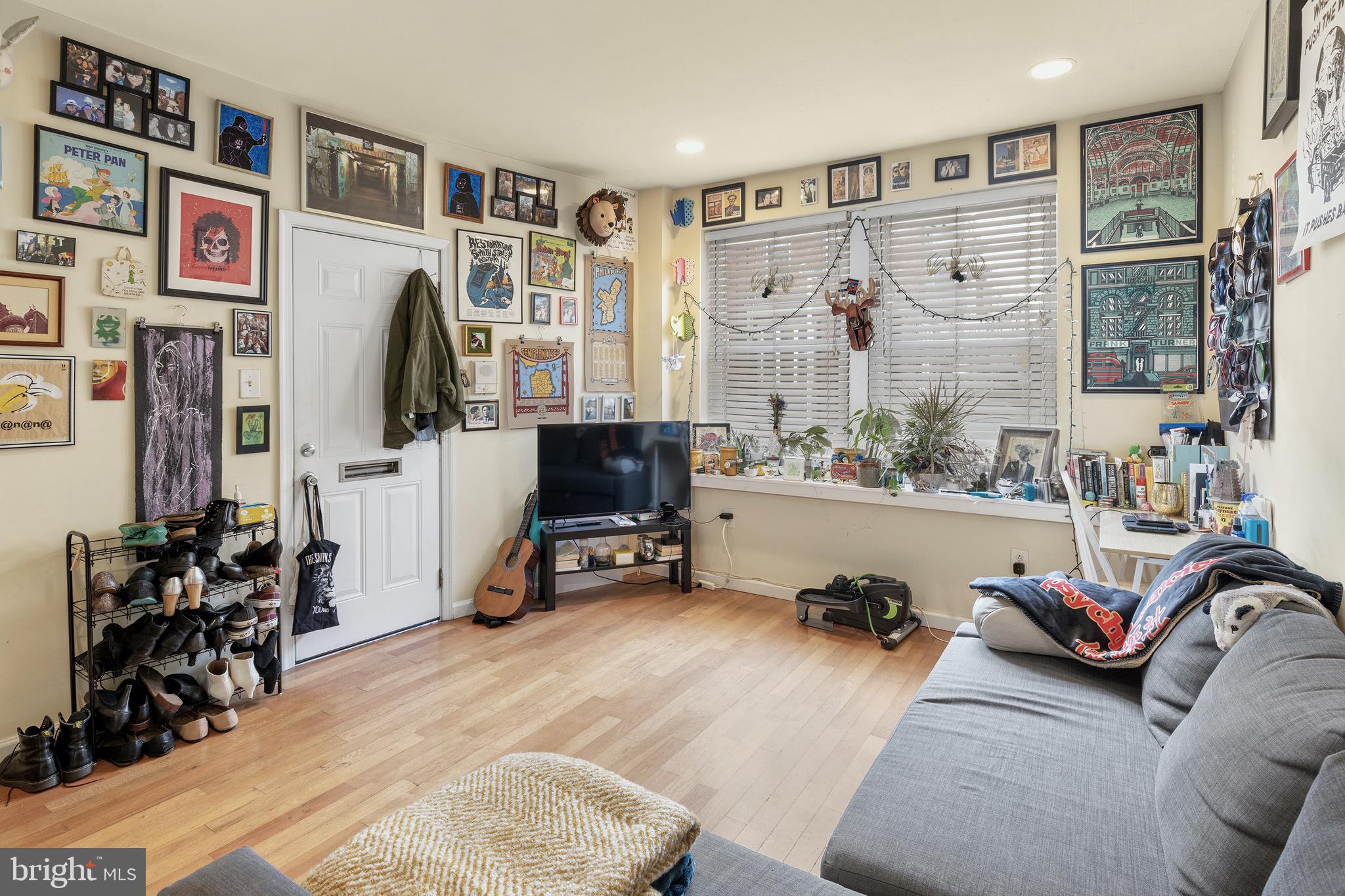 431 Tasker Street Philadelphia, PA 19148 - Photo 24 of 37 living room of one bedroom