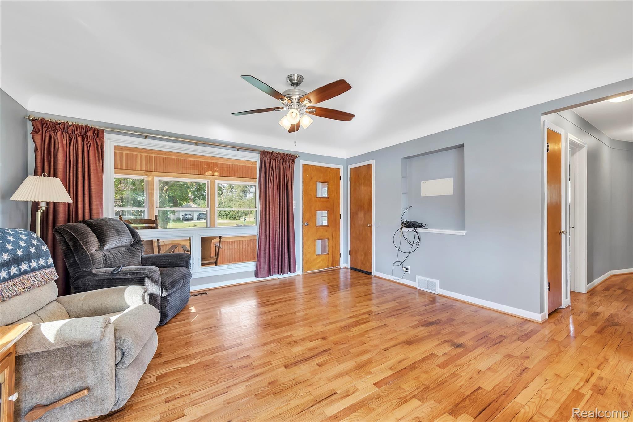 11455 Dexter-Pinckney Road Pinckney, MI 48169 - Photo 8 of 45 11455-DEXTER-PINCKNEY-Road-Putnam-Twp-Michigan-48169-windowstill-9.jpg