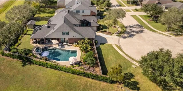 $725,000 | 2532 Garnetfield Lane, Friendswood, TX 77546