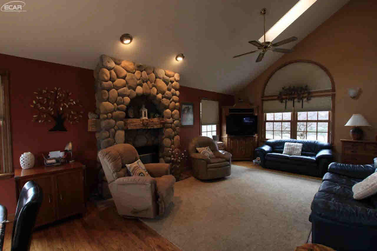 13253 Pierce Road Byron, MI 48418 - Photo 4 of 36 21264431-3.JPG