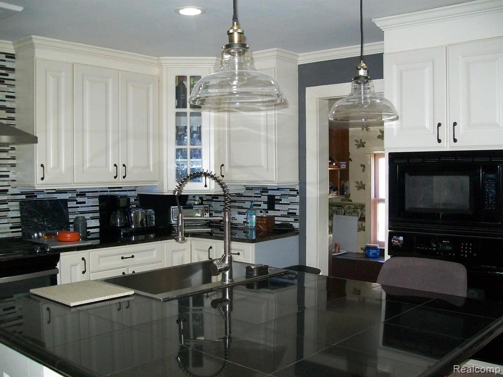 21396 Spears Road Pinckney, MI 48169 - Photo 8 of 38