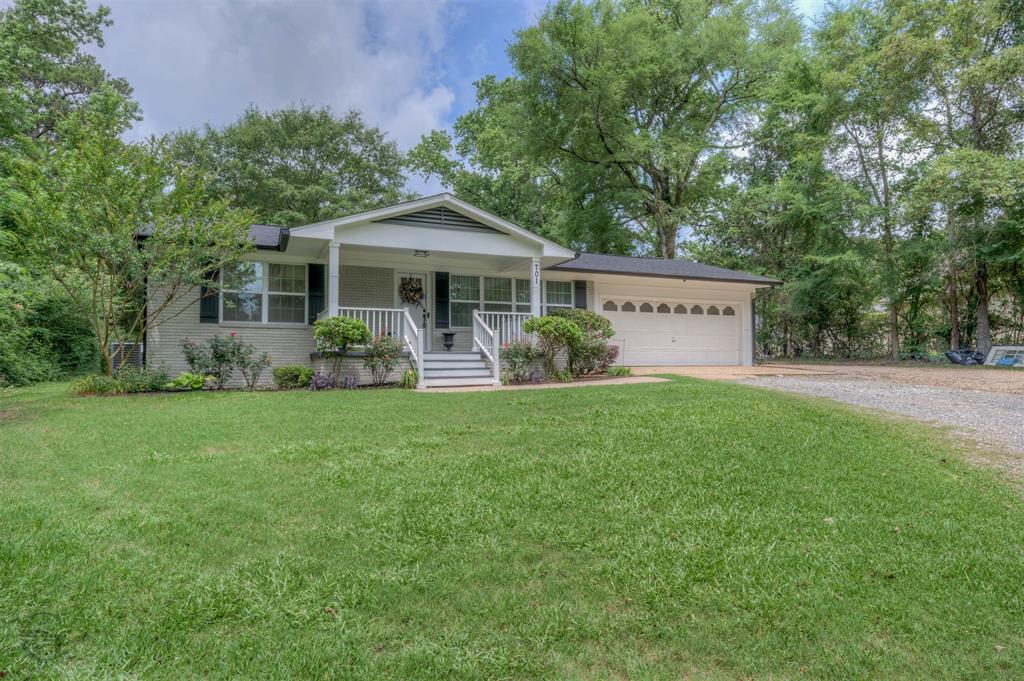 701 Chandler Road Haughton, LA 71037 - Photo 1 of 25 a front view of a house with garden
