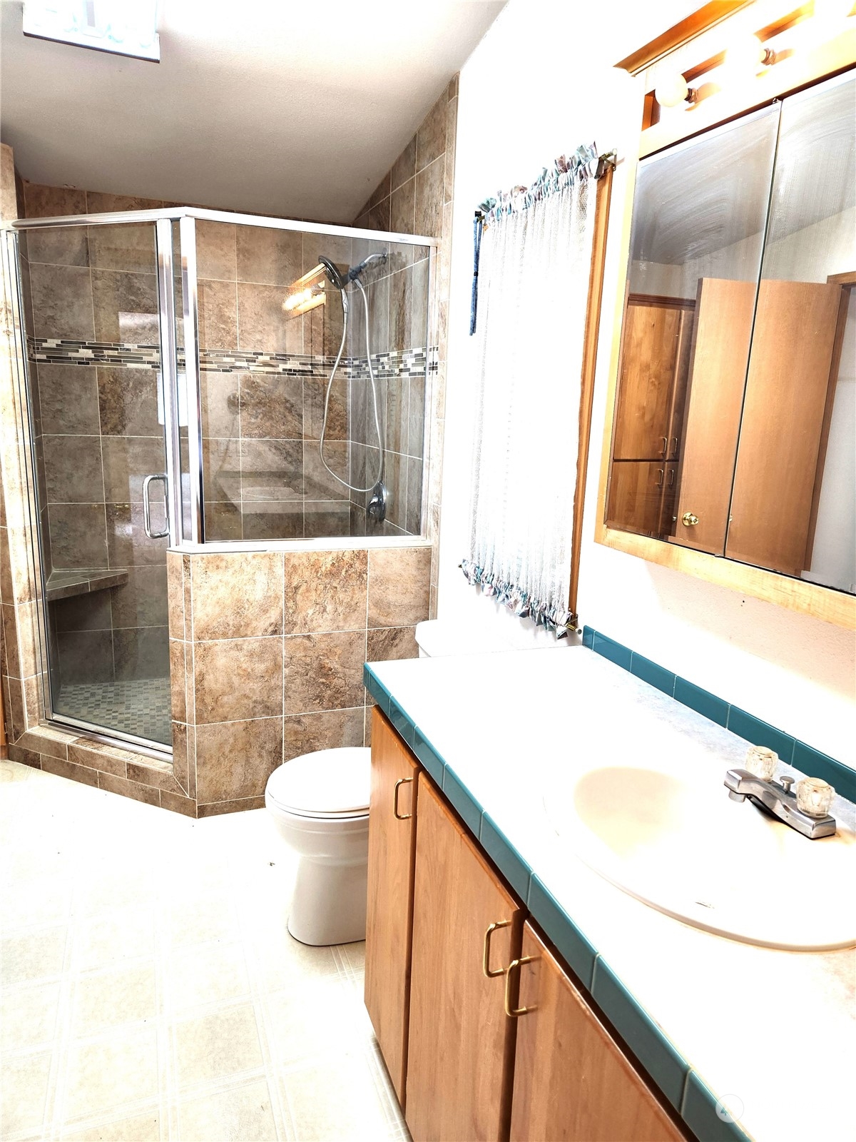 705 Eufaula Heights Road Longview, WA 98632 - Photo 9 of 17 a bathroom with a sink and a mirror