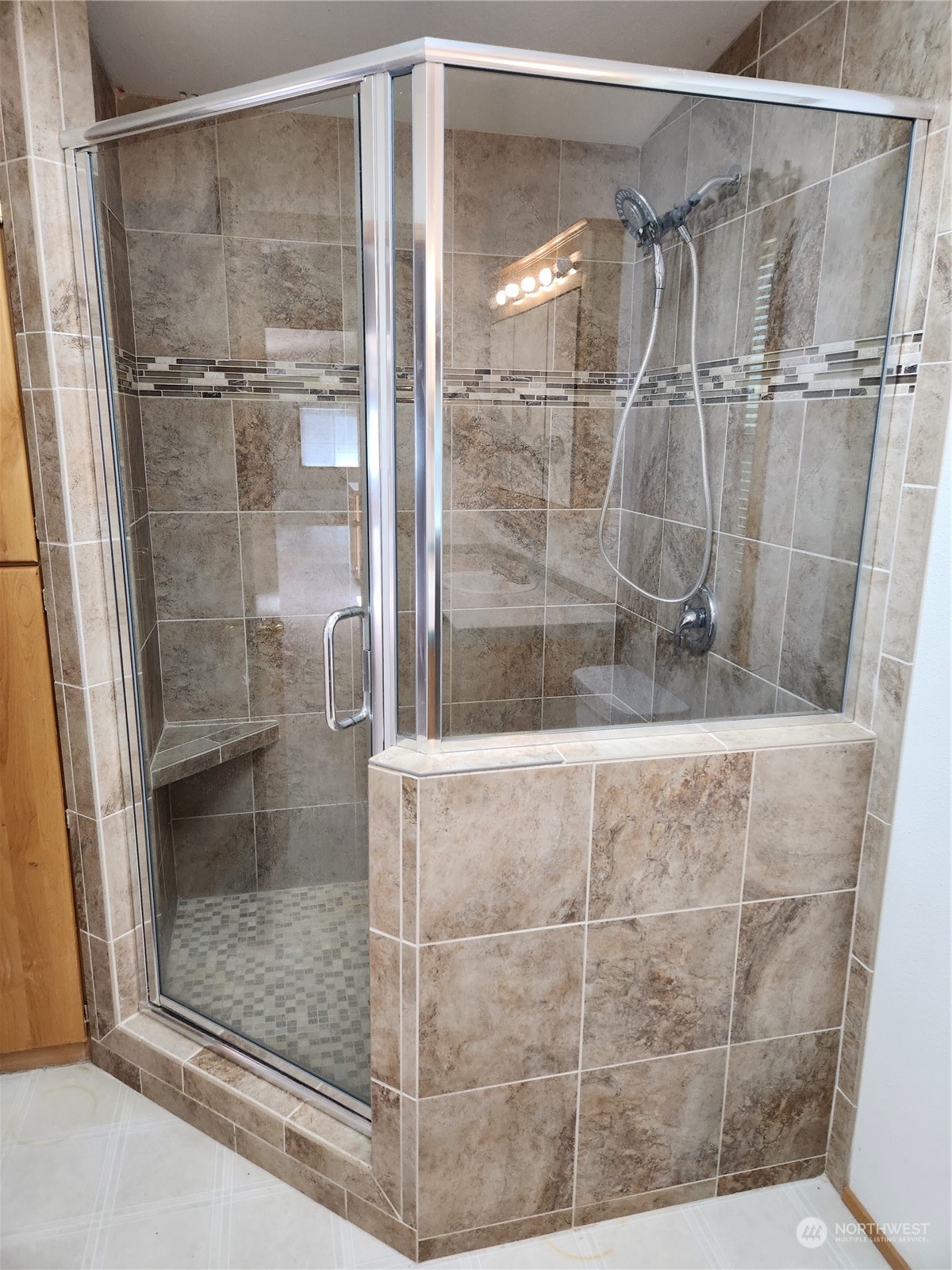705 Eufaula Heights Road Longview, WA 98632 - Photo 10 of 17 a bathroom with a glass shower door