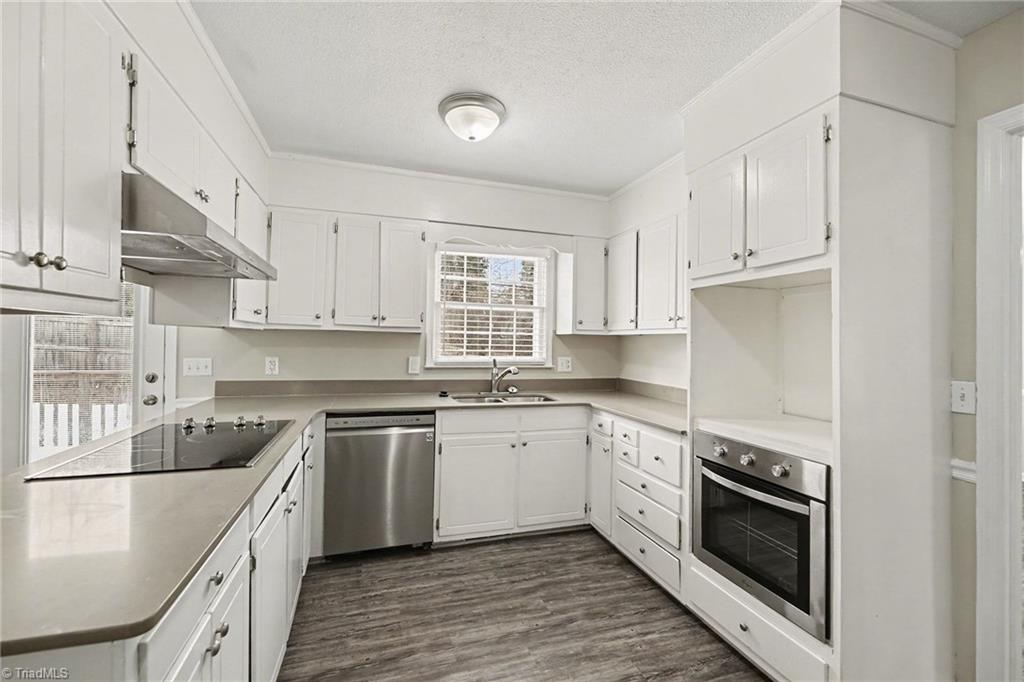 1408 Sweetbriar Court High Point, NC 27262 - Photo 9 of 26