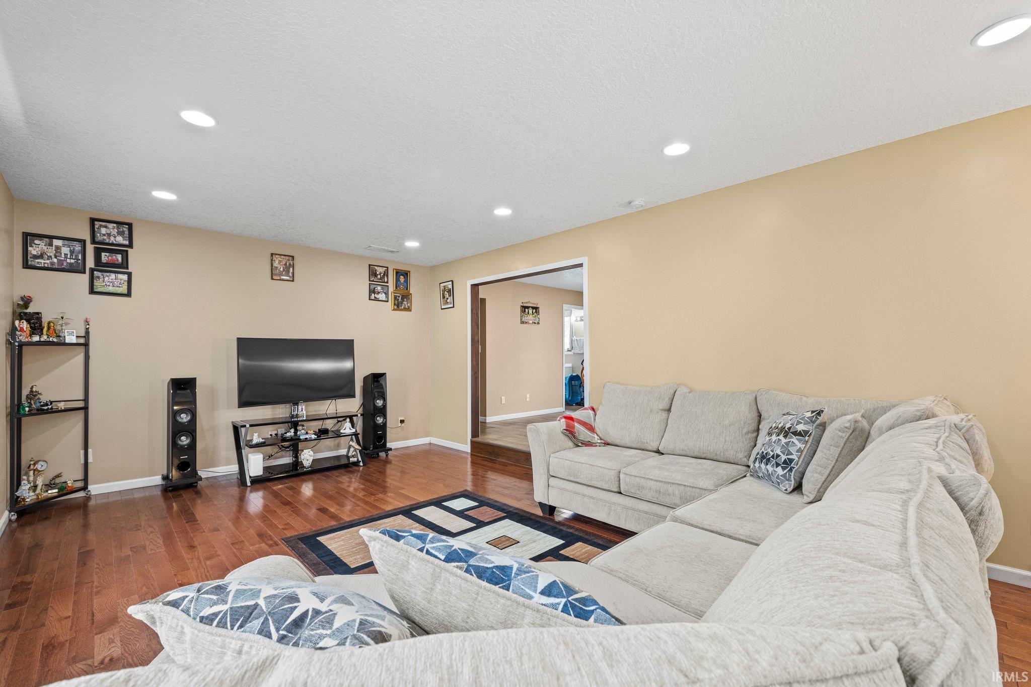 2103 Otsego Drive Fort Wayne, IN 46825 - Photo 4 of 32