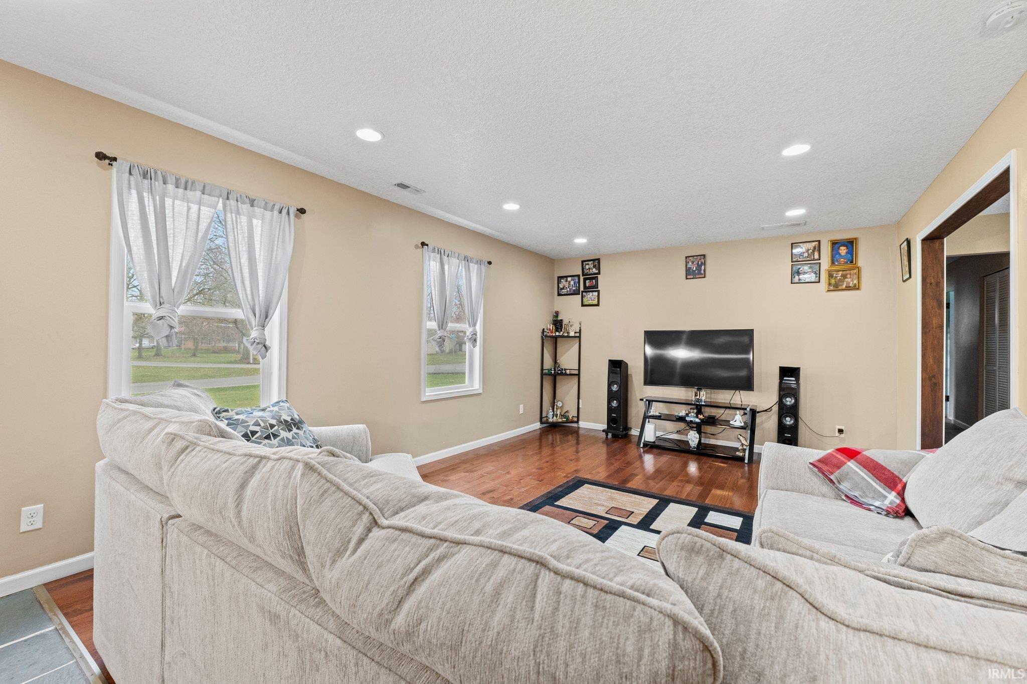 2103 Otsego Drive Fort Wayne, IN 46825 - Photo 5 of 32