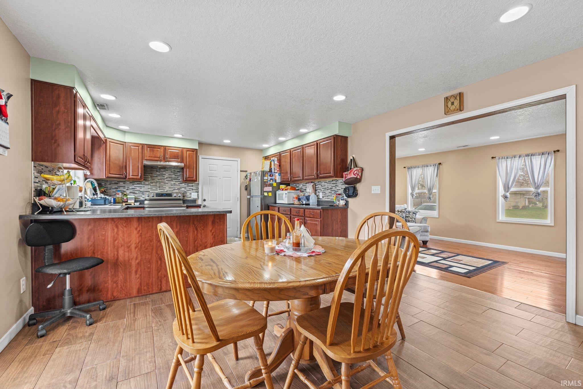 2103 Otsego Drive Fort Wayne, IN 46825 - Photo 8 of 32