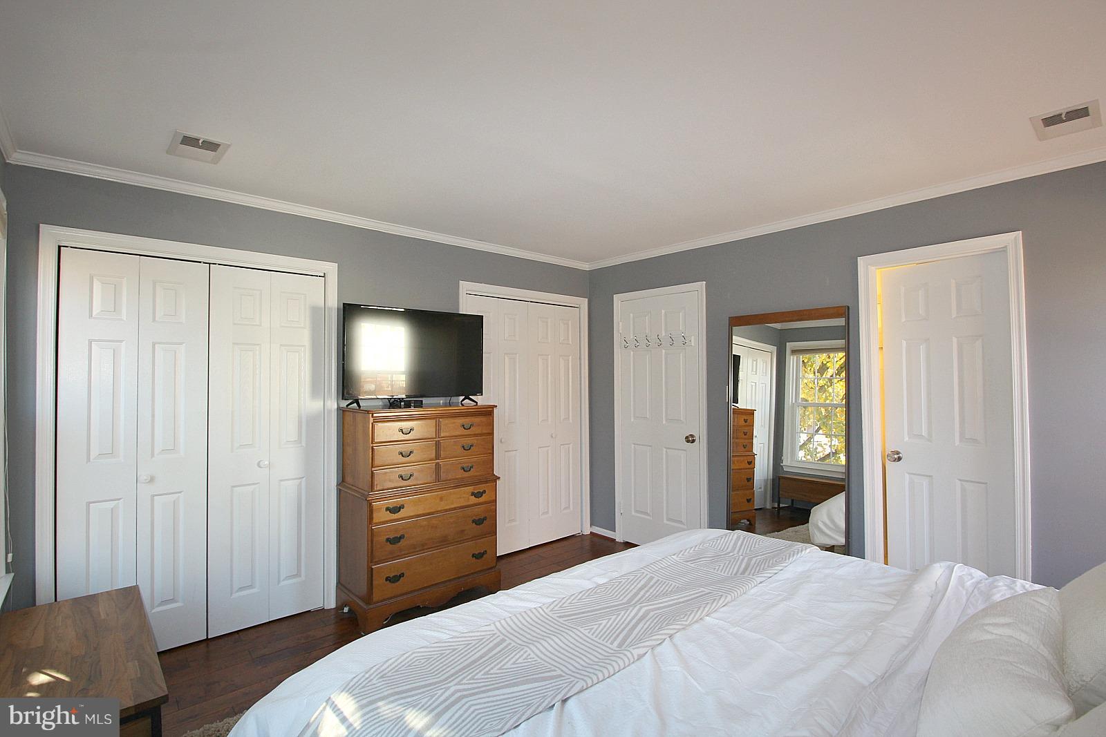 424 West Glebe Road Alexandria, VA 22305 - Photo 12 of 24 a bedroom with a bed and flat screen tv