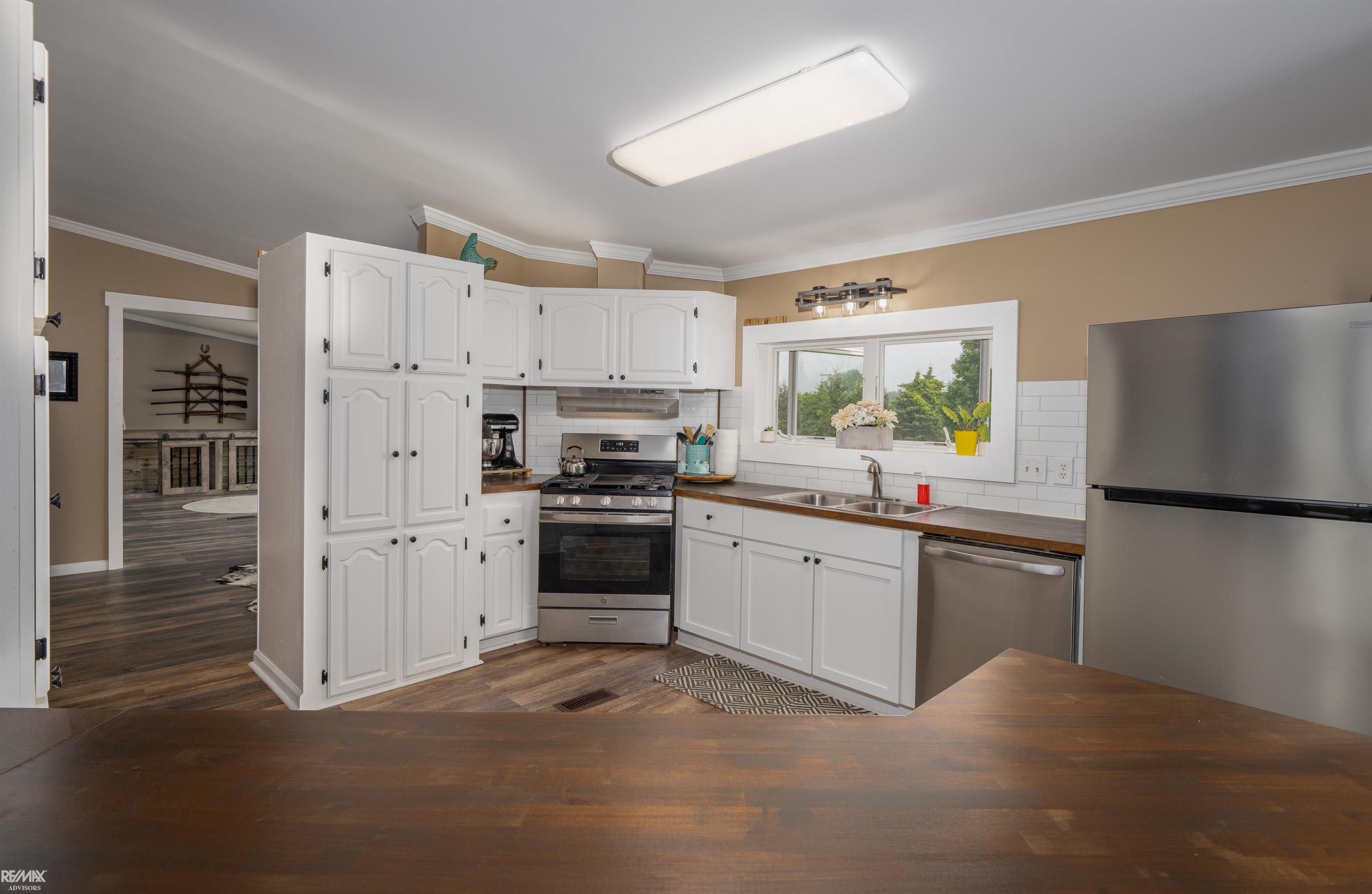 4377 Genesee Road Lapeer, MI 48446 - Photo 40 of 45 50113228-39.JPG