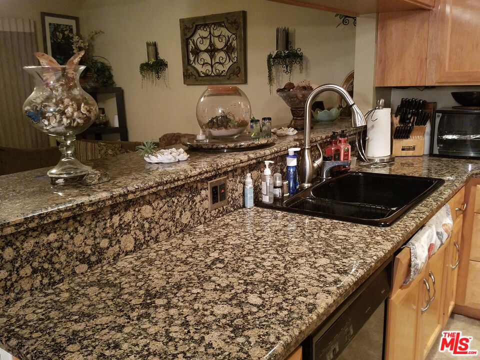 525 Stanford Road Burbank, CA 91504 - Photo 14 of 16 Gallery Image 14