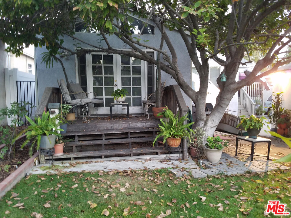 525 Stanford Road Burbank, CA 91504 - Photo 3 of 16 Gallery Image 3