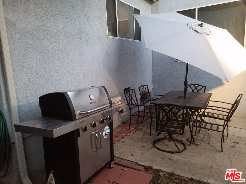525 Stanford Road Burbank, CA 91504 - Photo 7 of 16 Gallery Image 7