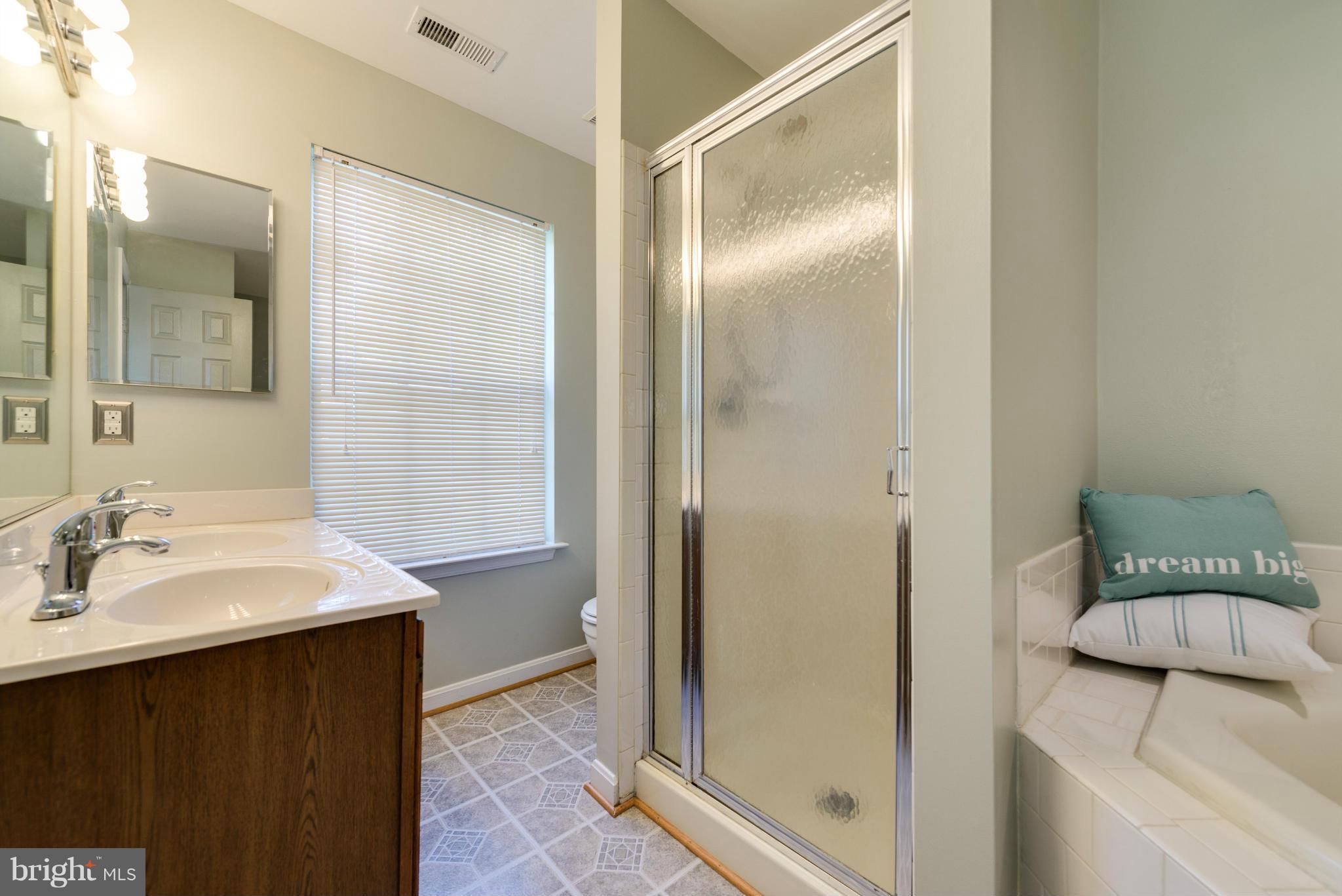 9215 Ridgefield Circle Frederick, MD 21701 - Photo 15 of 29 Bath (Master)