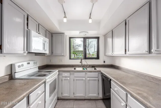 $269,900 | 2315 West Union Hills Drive, Unit 120, Phoenix, AZ 85027