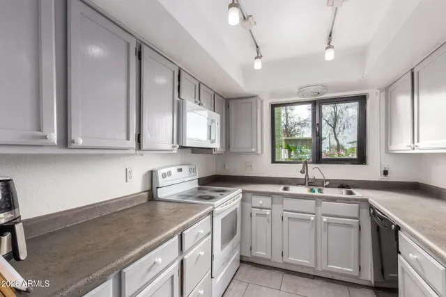 $269,900 | 2315 West Union Hills Drive, Unit 120, Phoenix, AZ 85027