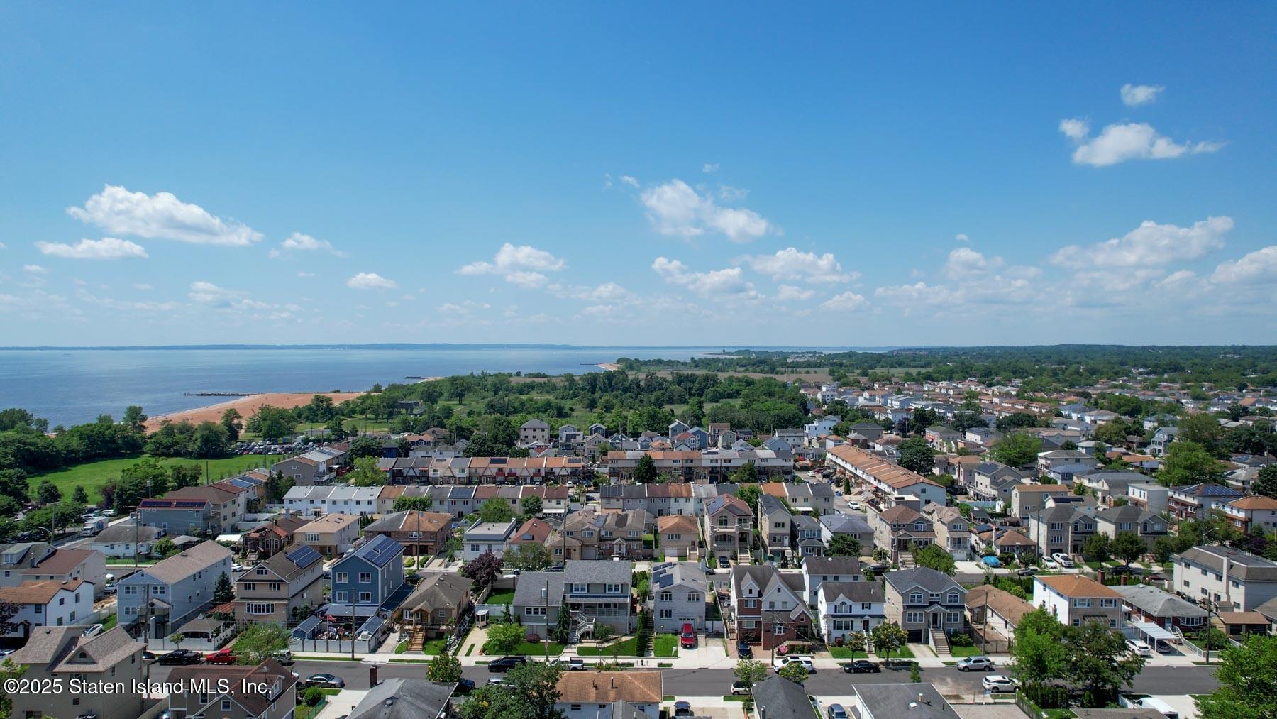 27 Center Place Staten Island, NY 10306 - Photo 19 of 20 DJI_0043.00_01_26_21.Still008